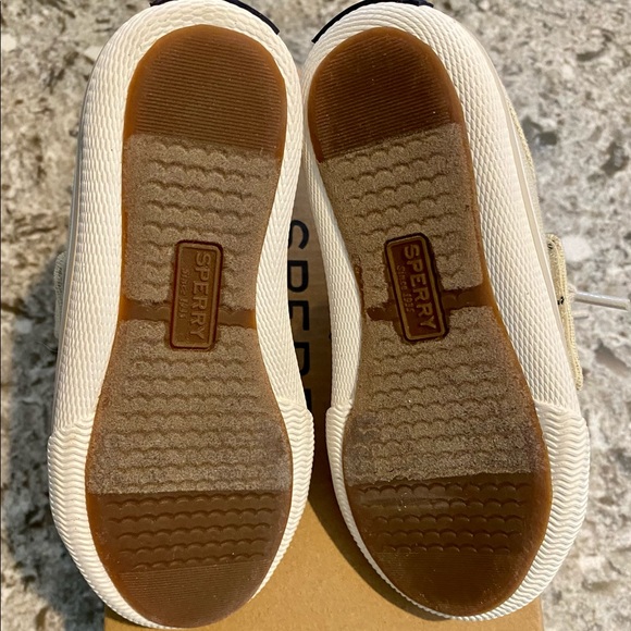 Brand New Sperry - size 8M (Little girls) - Picture 3 of 5